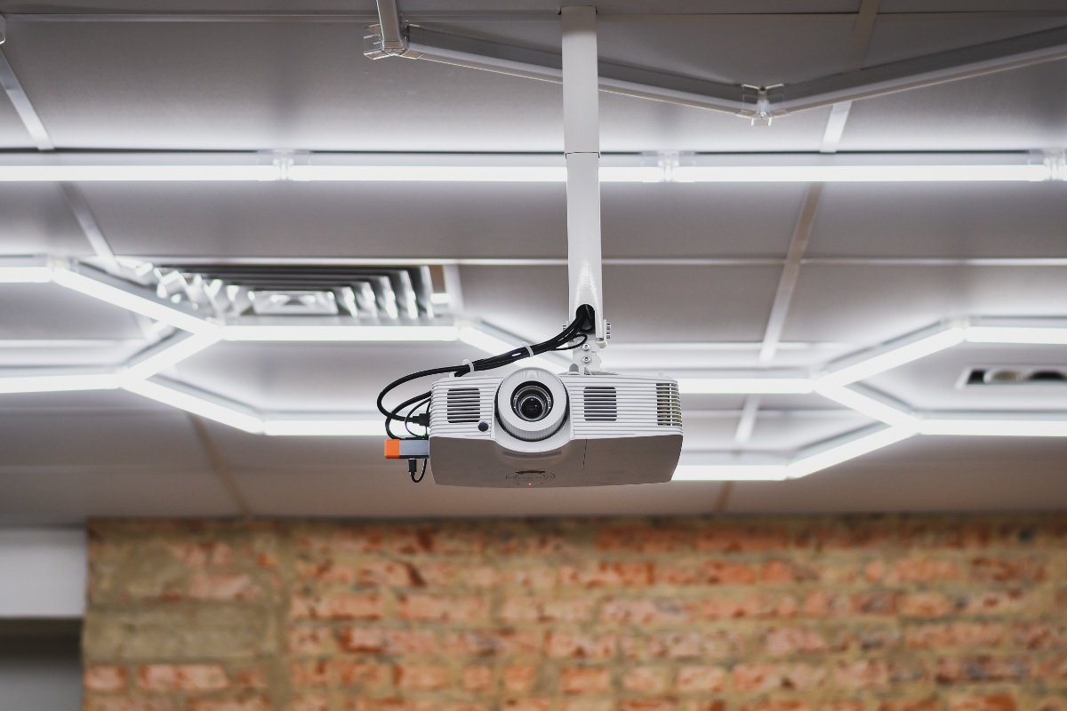 Ceiling projector